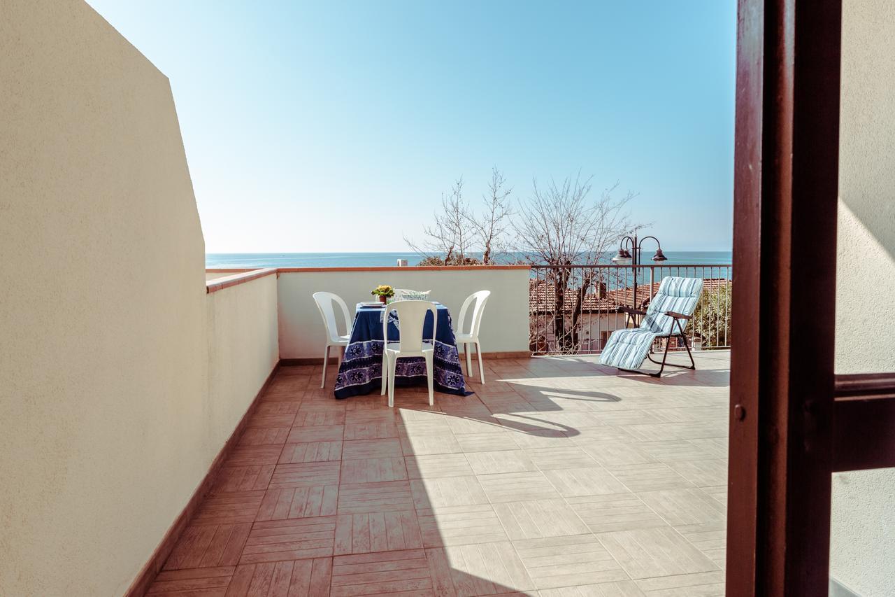 Le Terrazze Villa Фолоника Екстериор снимка