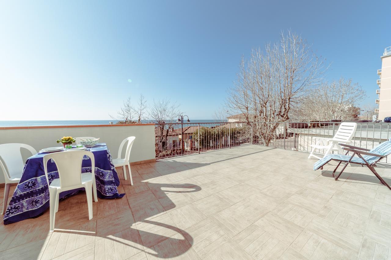 Le Terrazze Villa Фолоника Екстериор снимка