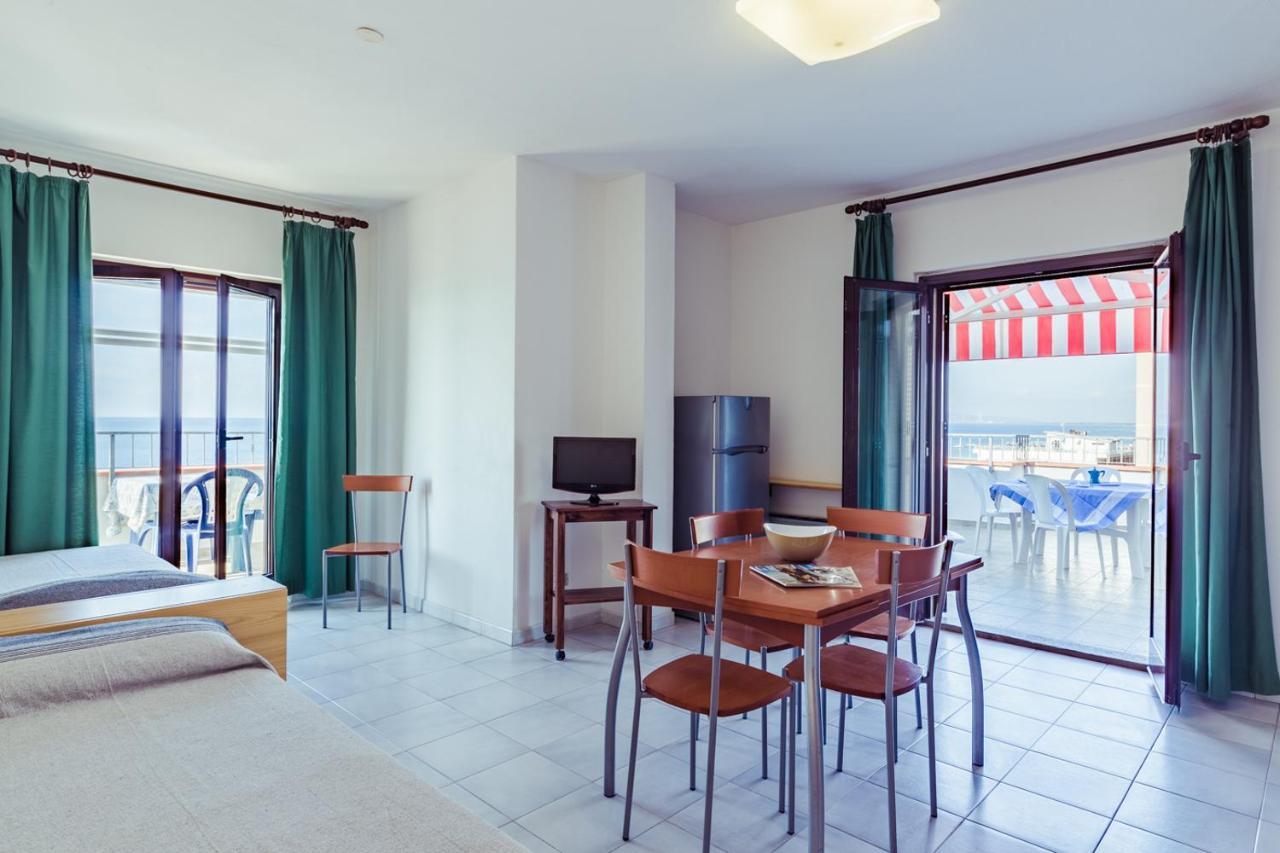 Le Terrazze Villa Фолоника Екстериор снимка